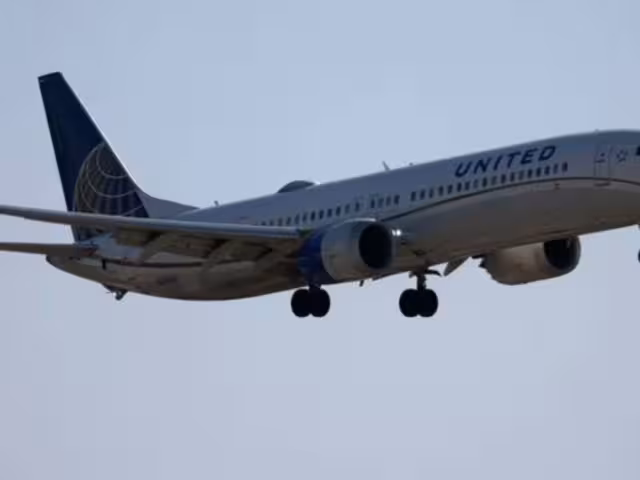 El cuerpo fue encontrado en el compartimiento de una de las ruedas principales del tren de aterrizaje