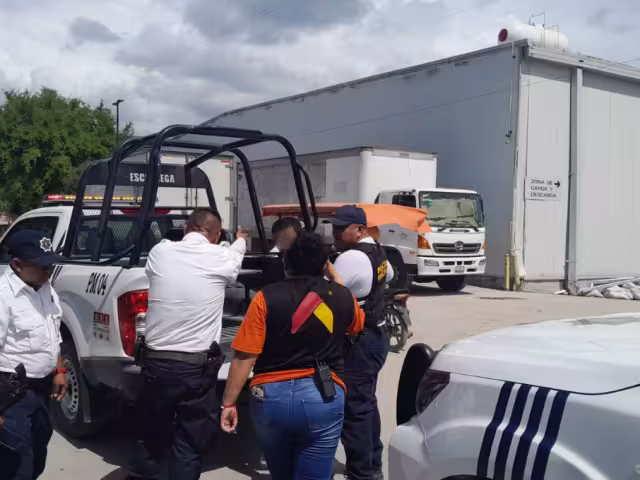 Efren despojó al trailero de su cartera con dinero y un celular.