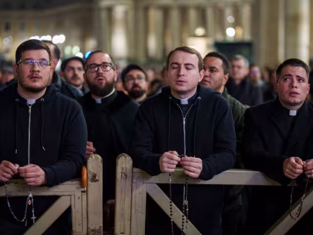 El papa descansó bien durante la noche, según detalló el Vaticano en su último informe