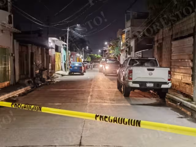 Fuerte movilización policiaca en la colonia Pedro Sainz de Baranda por presuntos disparos.