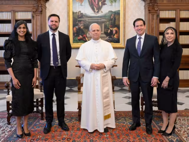 El Papa León XIV, recibió este lunes en audiencia oficial al vicepresidente de Estados Unidos, J.D. Vance, y al secretario de Estado, Marco Rubio