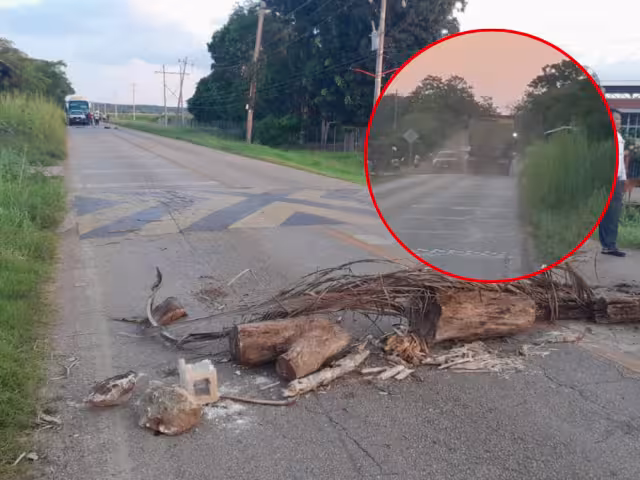 Habitantes de Pueblo Nuevo, en Hopelchén, bloquearon la carretera federal 261 Campeche–Hopelchén.