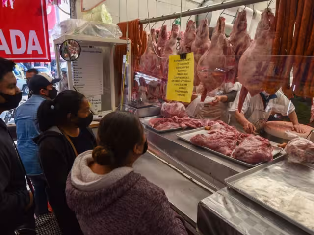 En contraparte,  la gasolina de bajo octanaje, cebolla, papa y pollo mostraron bajas en sus precios