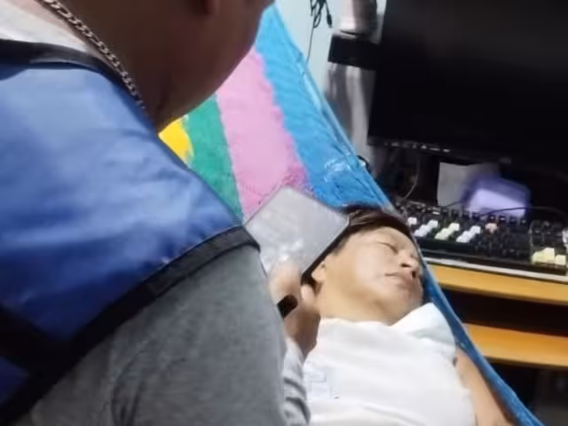 Auxilian a mujer inconsciente en Ribera del Río Hondo, evidencian falta de ambulancias en el sur del estado