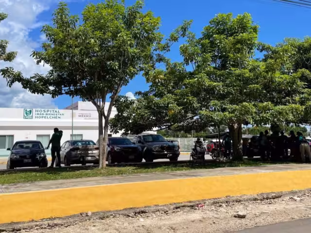 En paro laboral 26 trabajadores de limpia del hospital del IMSS-Bienestar