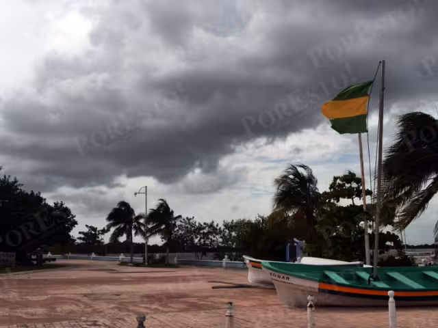 Continúan el frío y los chubascos en Campeche por el Frente Frío