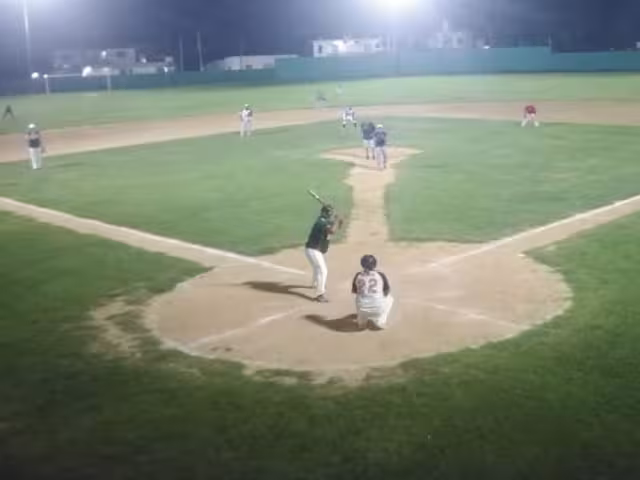 Noche de emoción en Sabancuy: Potros remonta y derrota a Laguneros en el campo Genara Reyes