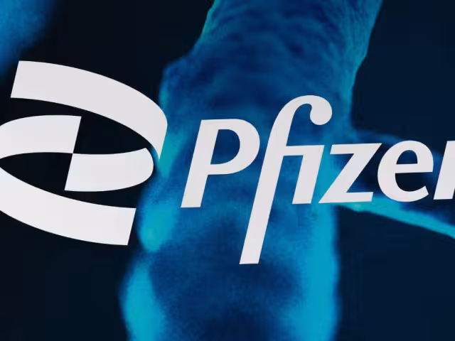 El presidente estadounidense concedió a Pfizer un periodo de tres años para trasladar su producción al país