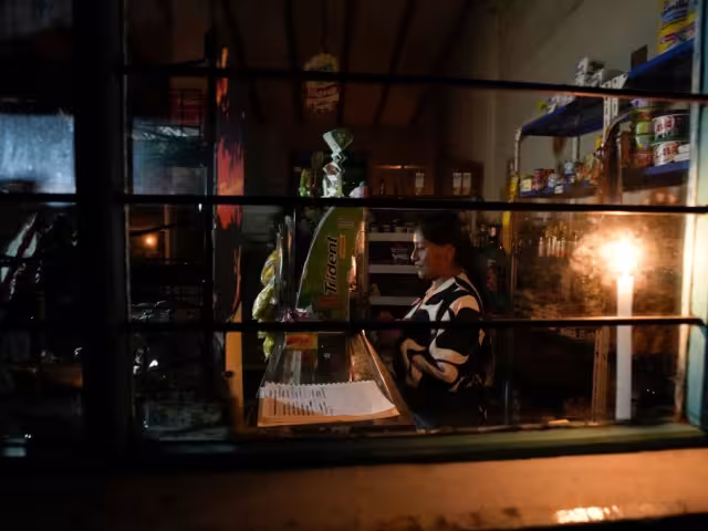 Ecuador aumentará los cortes eléctricos a 14 horas diarias por la peor sequía en 60 años