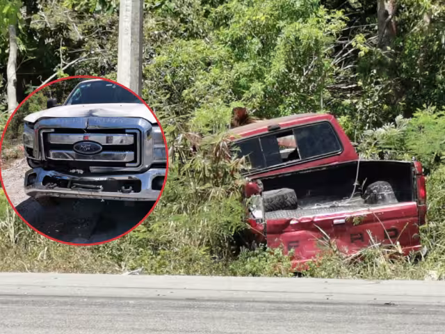 Camioneta con remolque impacta a otra en la carretera Carmen-Puerto Real