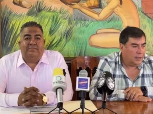 "Todo esto afecta a mi familia, pero demostraré mi inocencia”, aseguró el ahora extesorero de Tacámbaro, Ramón Raudel Campos Murillo (izquierda)