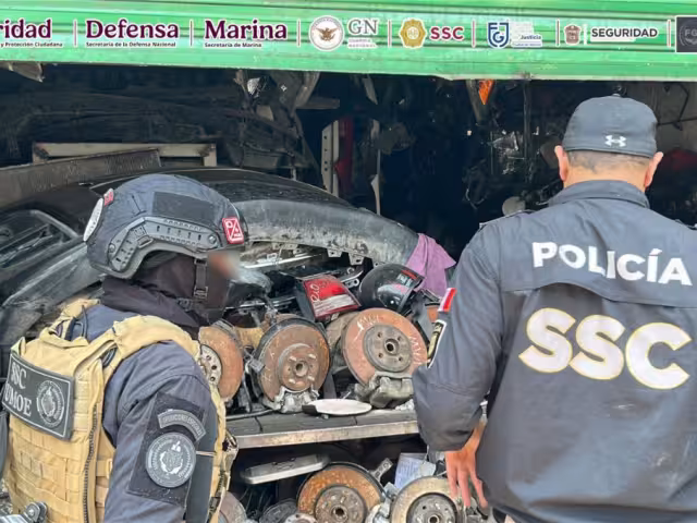 En Valle de Chalco, el operativo se tornó violento cuando un grupo de civiles agredió a los uniformados