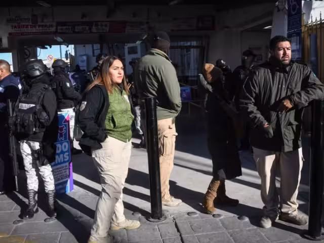Este martes arrancaron las labores de acondicionamiento de un centro de atención para migrantes repatriados en Nogales, Sonora