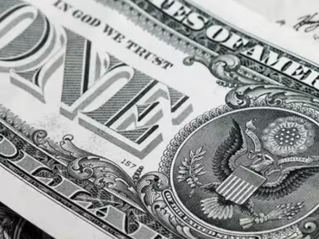 El peso se apreció ligeramente frente al dólar al inicio de la jornada