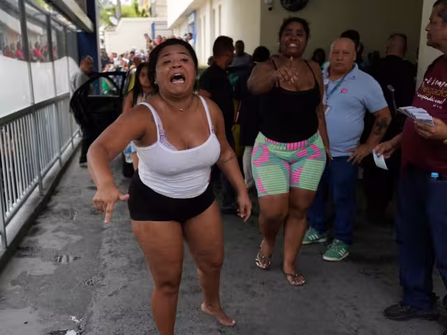 El operativo, considerado el más grande y letal en la historia de Río, fue desplegado desde la madrugada en los complejos de Penha y Alemão