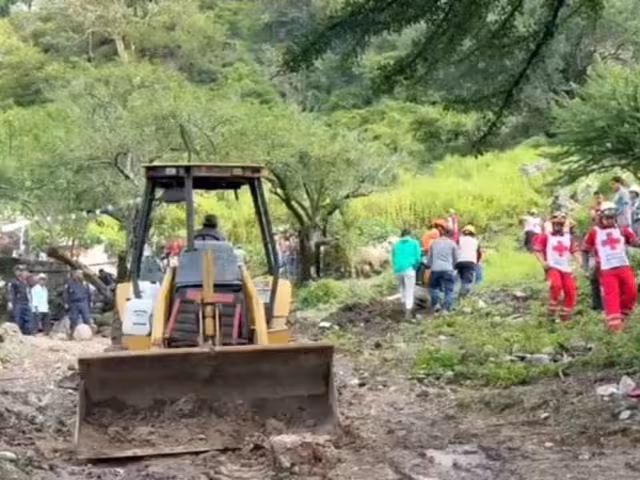 El titular de la SICT informó que se registraron 132 interrupciones en más de mil 60 kilómetros de carreteras federales