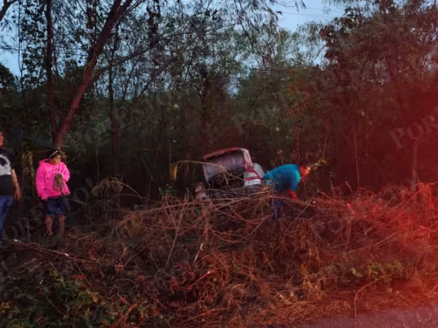 Un hombre perdió la vida tras un accidente fatal en la carretera Escárcega–Champotón, a la altura de El Cerrito.