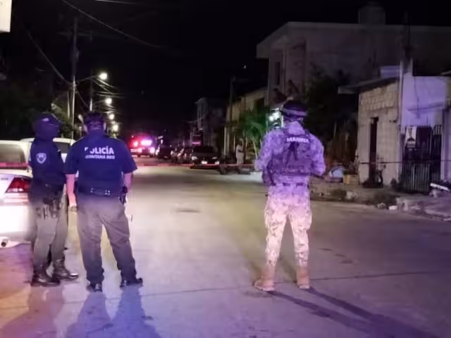Elementos policiacos y de la Marina acudieron a los sitios donde hubo detonaciones en Cozumel