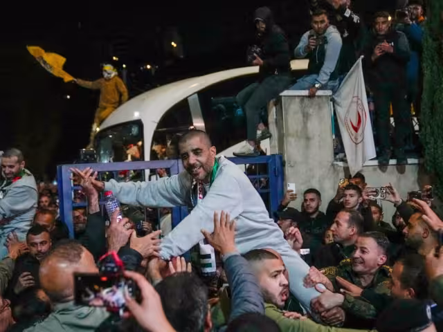 De los 110 liberados, 95 fueron trasladados a Ramala, 14 a la Franja de Gaza y uno a Jerusalén Este