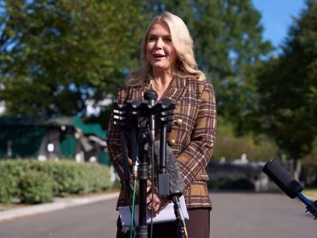 La portavoz de la Casa Blanca, Karoline Leavitt, adelantó que el cierre podría traducirse en la pérdida de miles de empleos federales