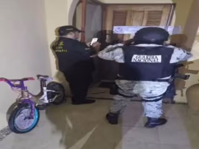 Rescatan a menor extranjera en Playacar; desmantelan casa de seguridad