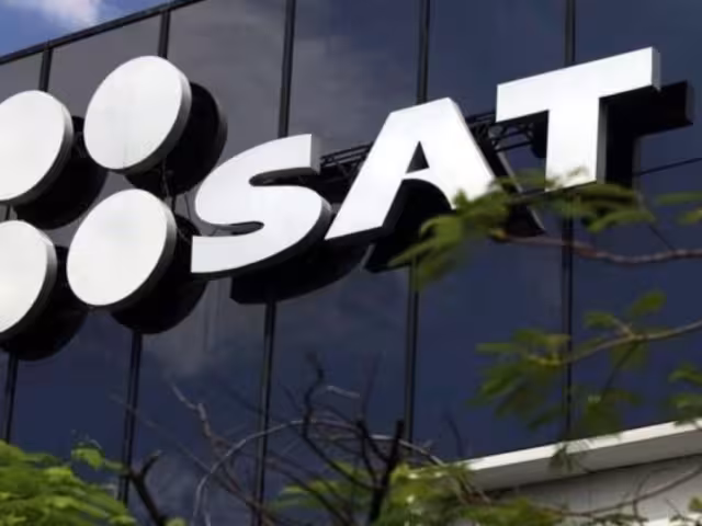  Verifica que el correo provenga de una cuenta oficial del SAT y evita proporcionar datos personales en enlaces desconocidos