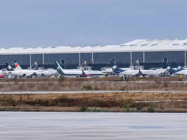 El DOT acusa a México de incumplir el acuerdo aéreo bilateral al reubicar las operaciones de carga del AICM al AIFA