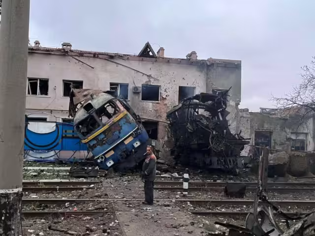 Los bombardeos nocturnos continúan en diversas ciudades ucranianas, por lo que es urgente una “respuesta global contundente”