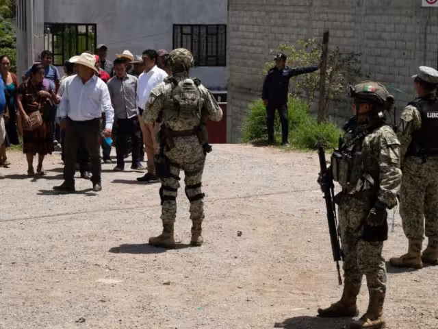 No es la primera vez que la región enfrenta un éxodo. El año pasado, 600 mexicanos cruzaron la frontera por motivos de seguridad