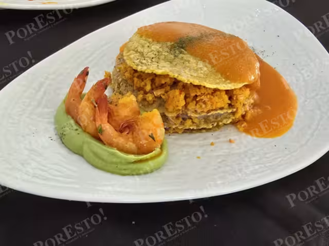 Kevin Ayala gana concurso gastronómico en el Festival del Camarón 2025