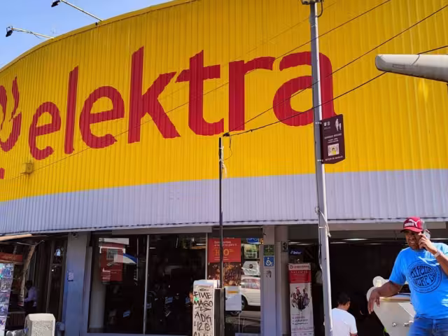 Grupo Elektra, propiedad del empresario Ricardo Salinas, ha enfrentado una intensa volatilidad en sus acciones