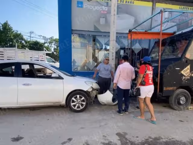 Choque entre dos Versa en Samulá moviliza a la Policía Estatal.