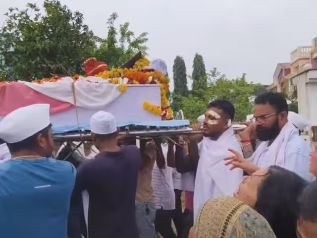 Ramesh relató que, tras salir expulsado del fuselaje durante el impacto, logró escapar por su cuenta del lugar de la tragedia