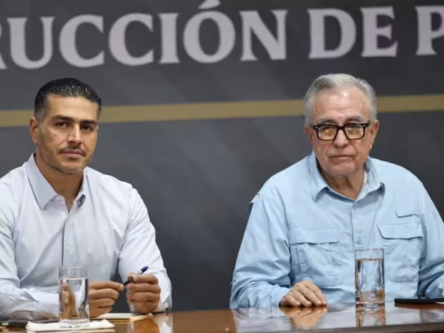 Omar García Harfuch, titular de la SSPC y Rubén Rocha Moya, gobernador de Sinaloa