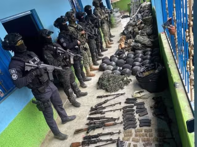 Las autoridades identificaron que el grupo estaba vinculado con delitos como homicidio, extorsión y privación ilegal de la libertad