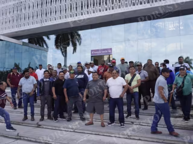 Productores de caña bloquean Palacio Estatal; piden apoyo económico al Gobierno de Campeche