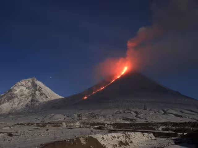 El volcán Klyuchevskoy es considerado el volcán activo más alto de Europa y Asia