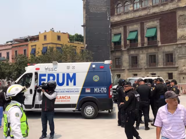 Paramédicos del ERUM acudieron al rescate de los uniformados en CDMX