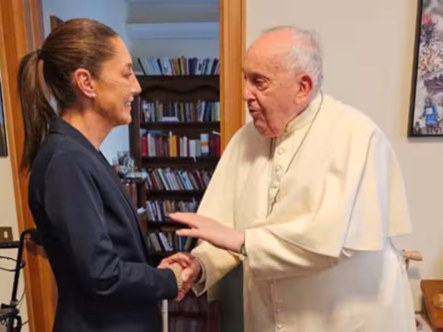 La presidenta mexicana se suma así a las múltiples voces de líderes mundiales que han manifestado su pesar por la partida del papa