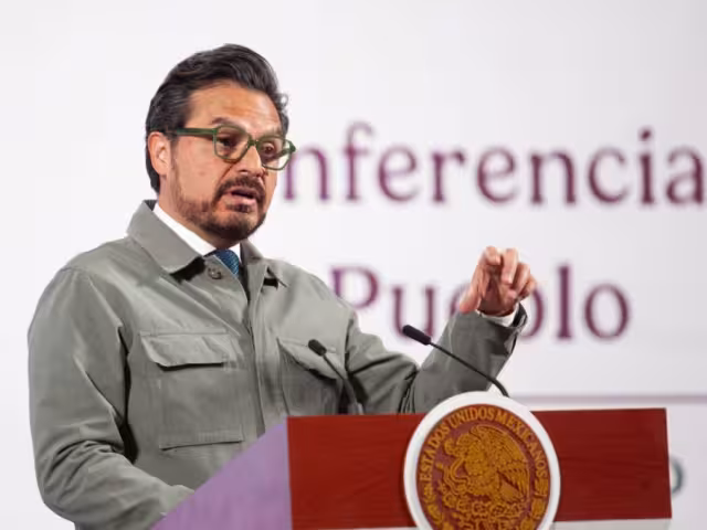 Zoé Robledo Aburto, titular del IMSS