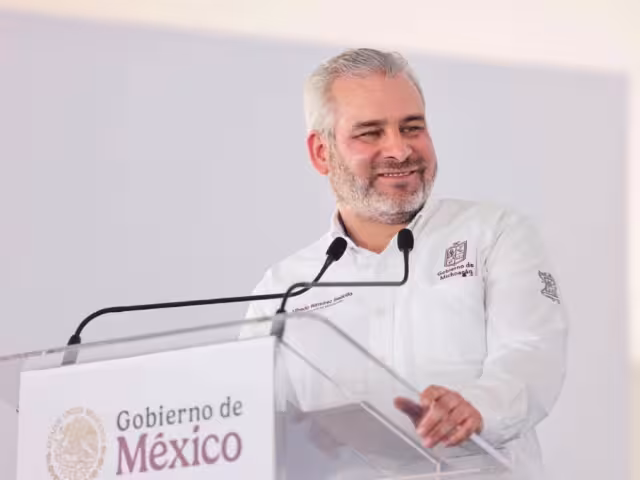 El actual gobernador de Michoacán, Alfredo Ramírez Bedolla, informó que Interpol emitió una ficha roja contra Silvano Aureoles