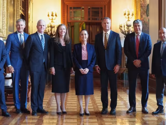 La presidenta Claudia Sheinbaum detalló que recibió a Doug McMillon, presidente y director ejecutivo de Walmart Inc.