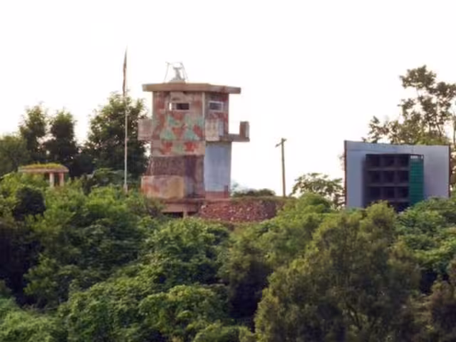 Los altavoces han sido usados durante décadas en una guerra psicológica que incluye música pop, mensajes políticos y sonidos destinados a incomodar al otro lado