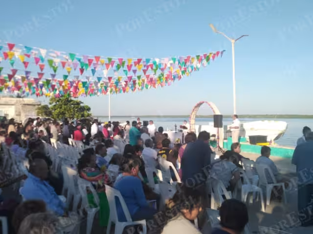 Con misa y ofrendas, pobladores mantienen la tradición del Día de Muertos