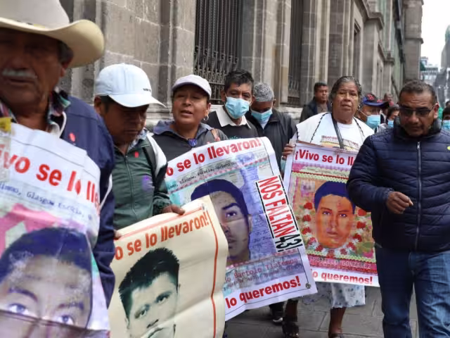 El pasado miércoles 4 de diciembre, la presidenta Claudia Sheinbaum se reunión con lo padres de los normalistas desaparecidos de Ayotzinapa
