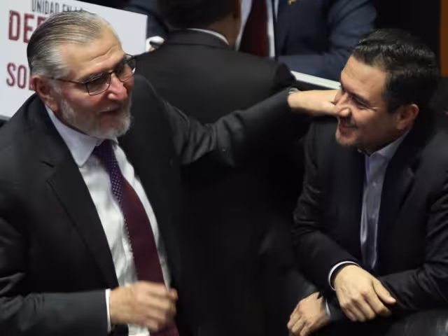 Miguel Ángel Yunes Márquez (derecha) afirmó que su adhesión a Morena no tiene la intención de desplazar a nadie