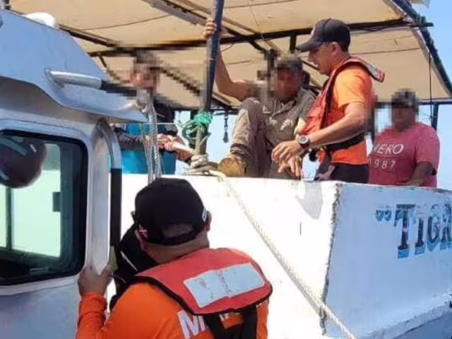 Los cubanos fueron rescatados por una a embarcación pesquera llamada “Tigre III, para luego ser llevados a Progreso
