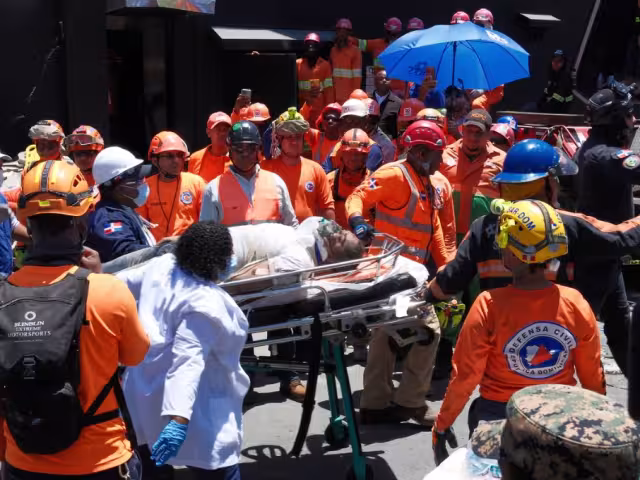 Las labores de búsqueda y rescate se iniciaron de inmediato, con la participación de más de 400 socorristas