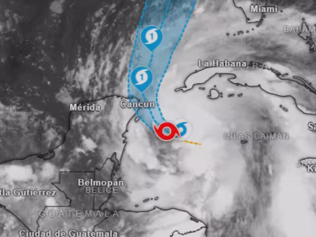 El ciclón se encuentra en el noroeste del Mar Caribe y se espera que cruce el Canal de Yucatán el jueves.