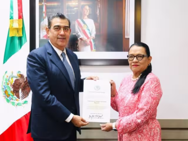 Rosa Icela Rodríguez, entregó a Sergio Salomón Céspedes el nombramiento oficial como nuevo comisionado del INM